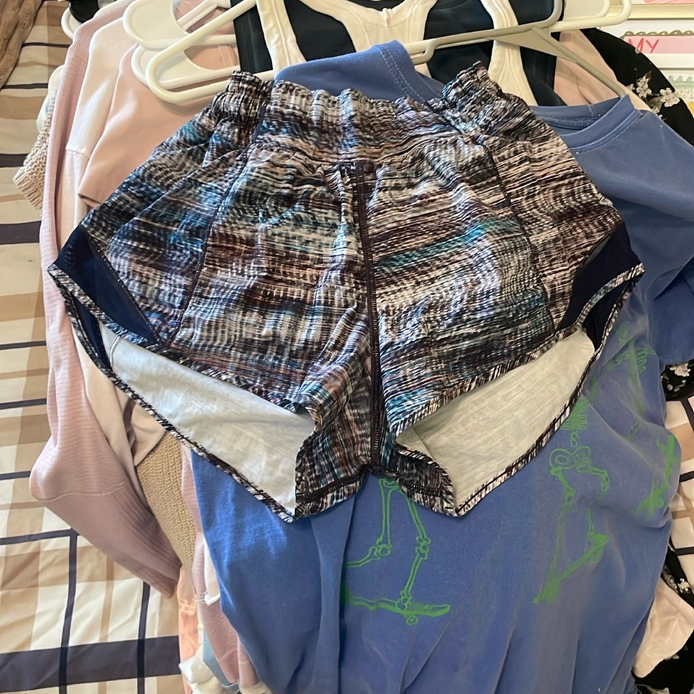 Lululemon Athletica hotty hot 2.5 shorts. Low rise